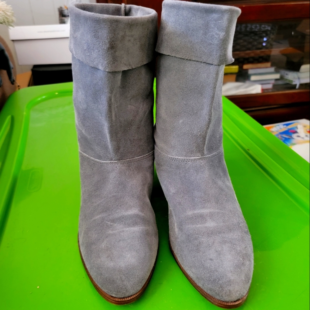 Teardrops Gray Suede Boots